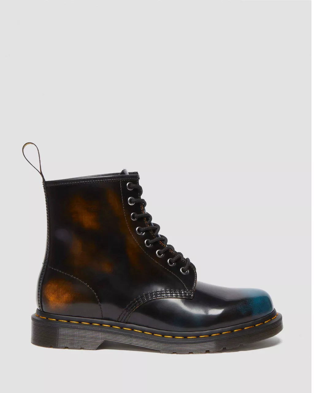 Dr. Martens se suma a la tendencia tie dye en sus icónicas botas 1460 Dr. Martens se suma a la tendencia tie dye en sus icónicas botas 1460
