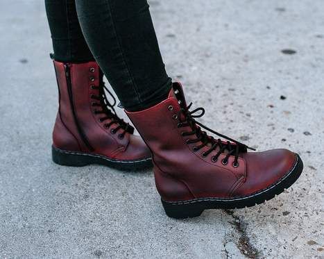 T.U.K BURGUNDY RUB 10 EYE BOOT