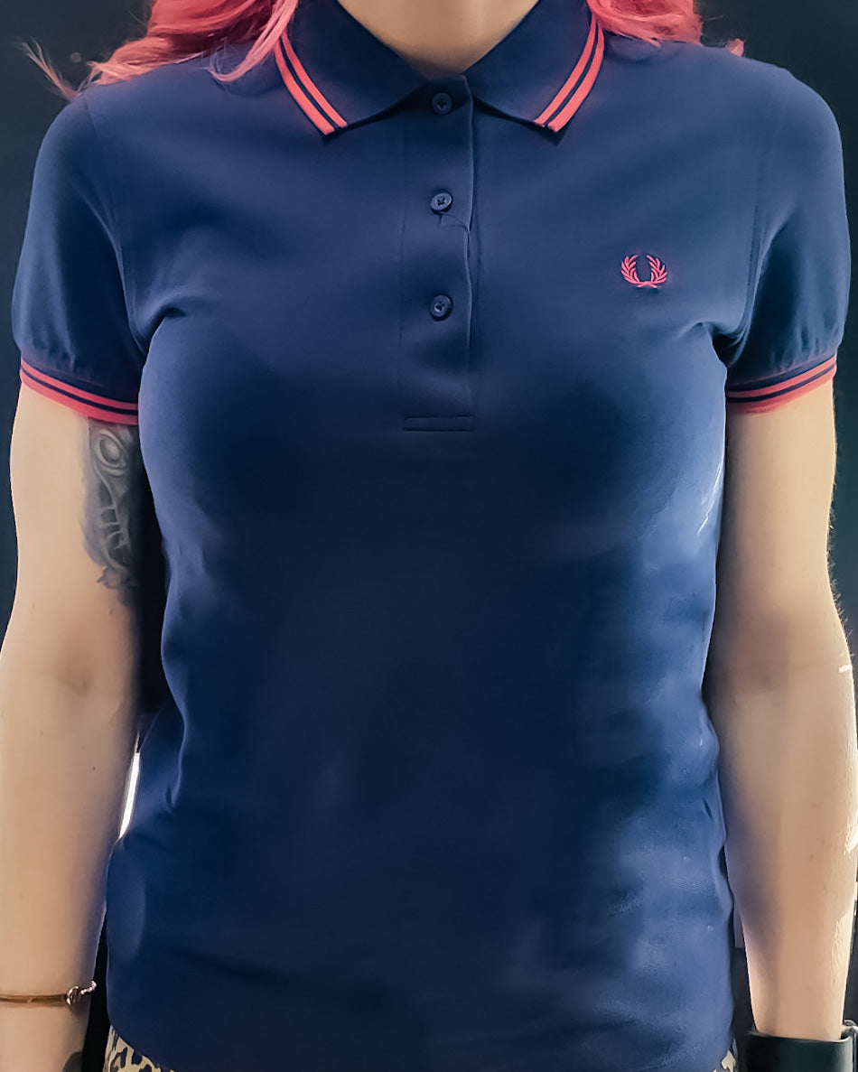 LADIES TWIN TIPPED FRED PERRY SHIRT (FRENCH NAVY/SALMON)
