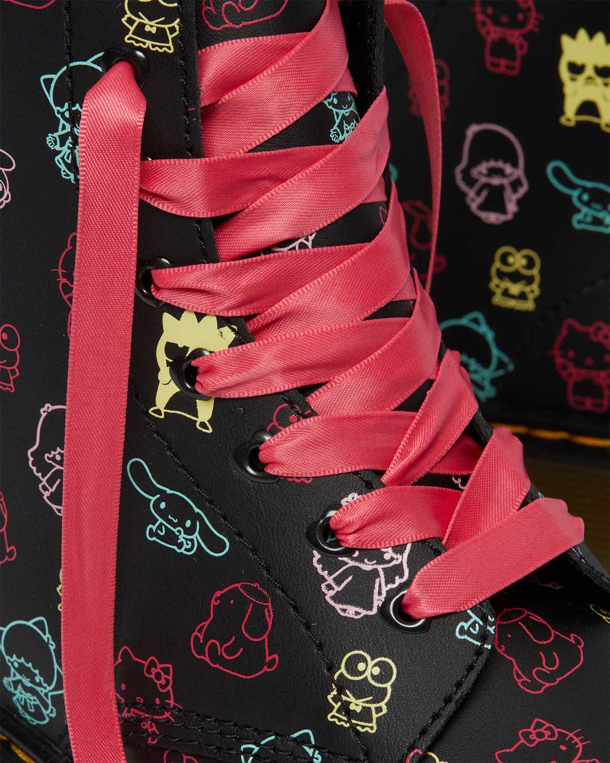 1460 HELLO KITTY & FRIENDS BLACK+MULTI HYDRO LEATHER BOOT