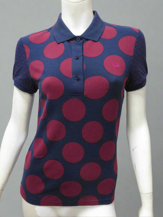 LADIES DOUBLE DOT FRED PERRY SHIRT (DARK CARBON/MAROON)