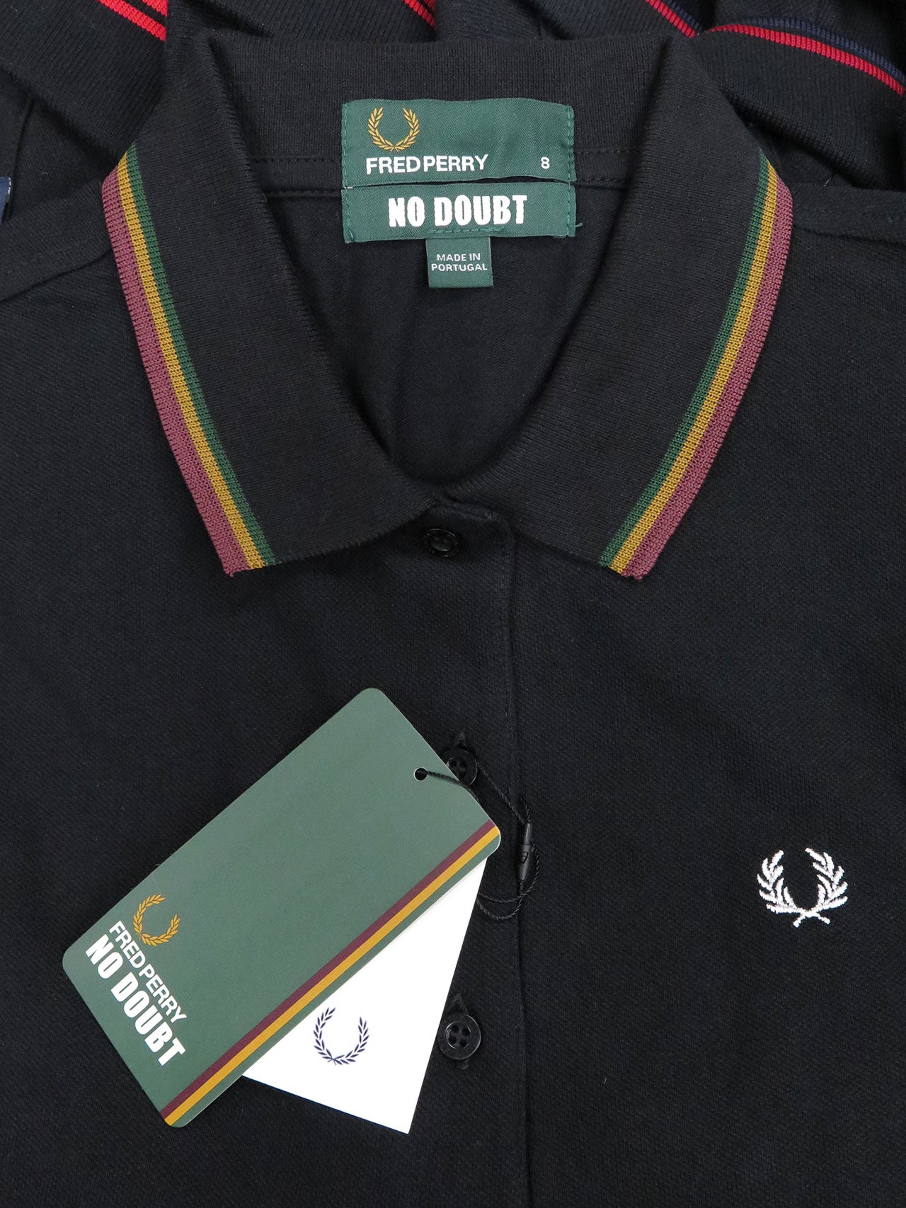LADIES FRED PERRY x NO DOUBT POLO SHIRT (BLACK)
