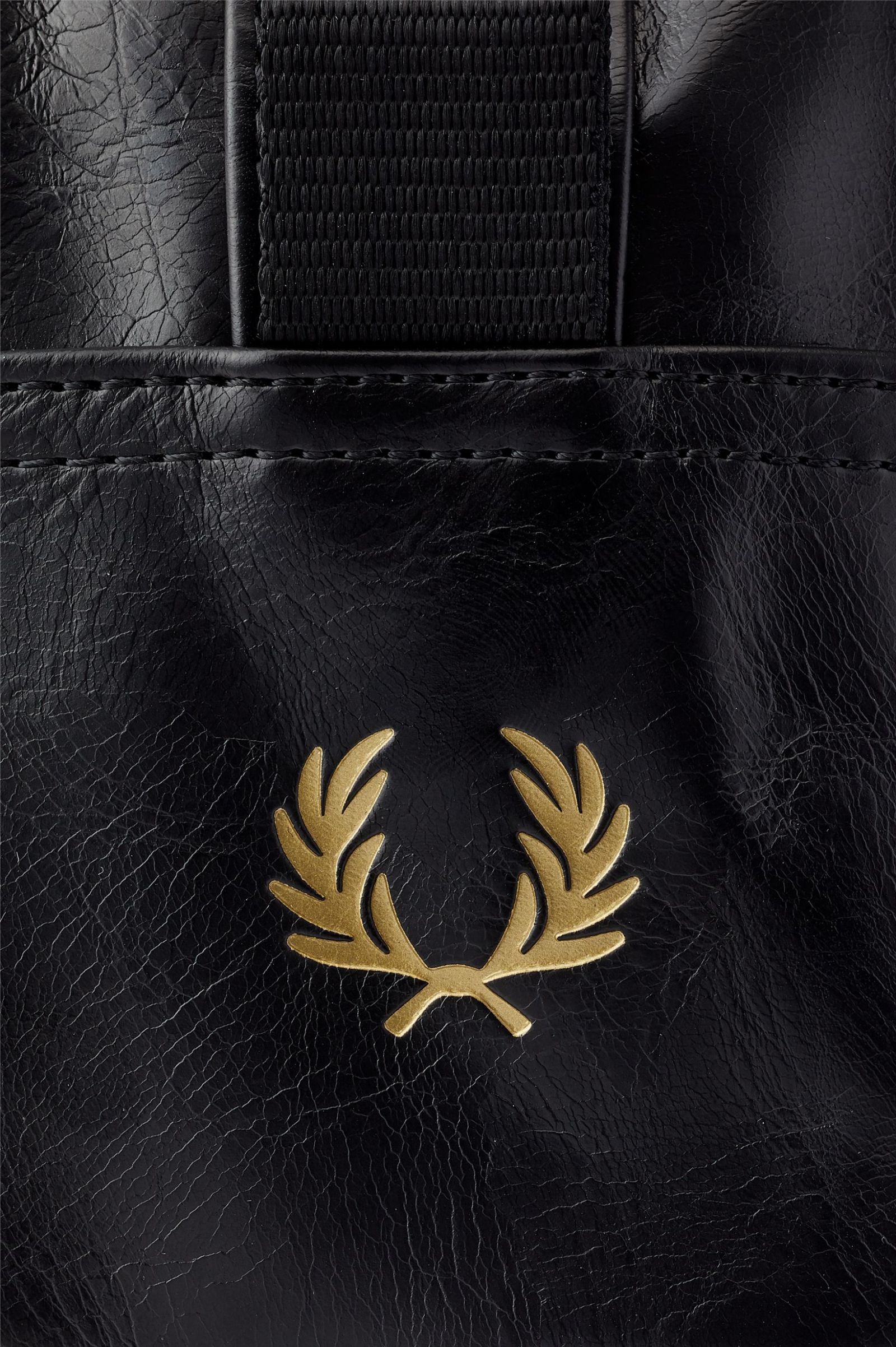 FRED PERRY ARCH BRANDED PU WASH BAG Posers Hollywood