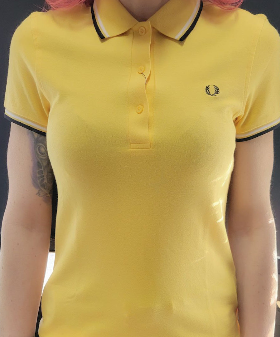 LADIES TWIN TIPPED FRED PERRY SHIRT (SUNSET GOLD/WHITE/BLACK)