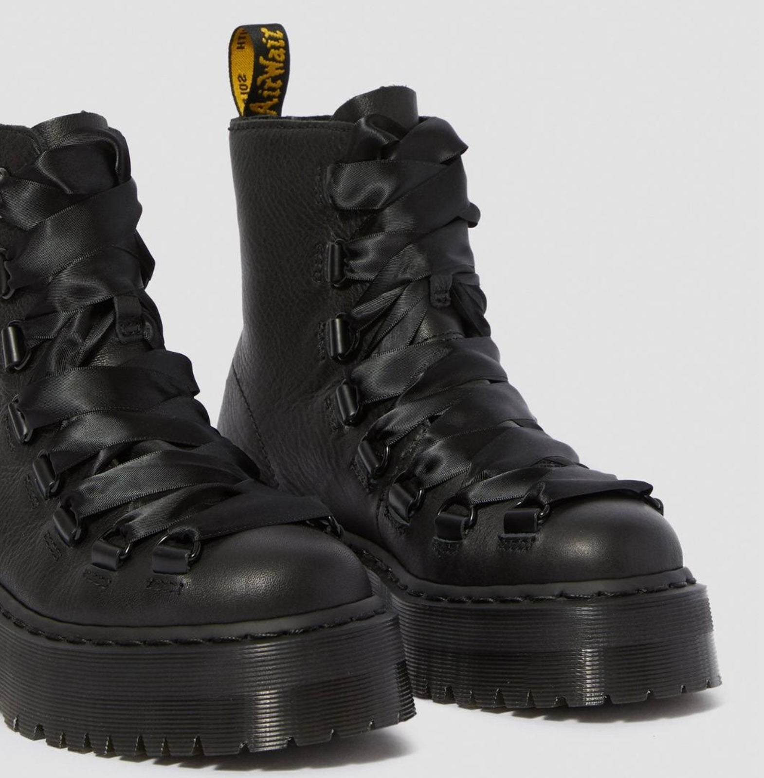 Trevonna store doc martens